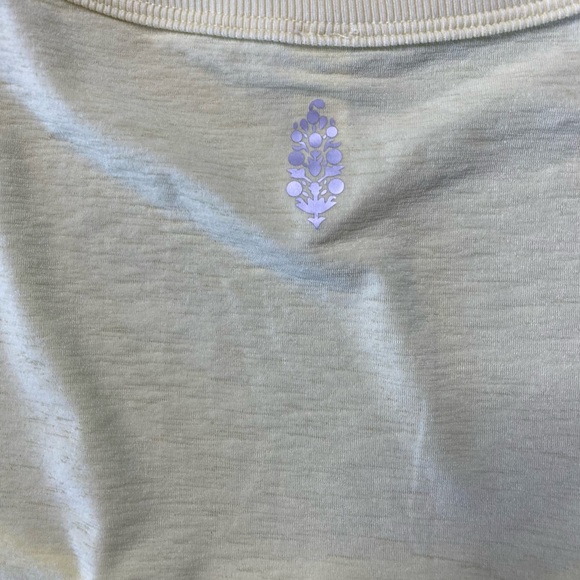 New without tags Free People Movement
Size Medium Crop top with side snaps - Picture 3 of 7